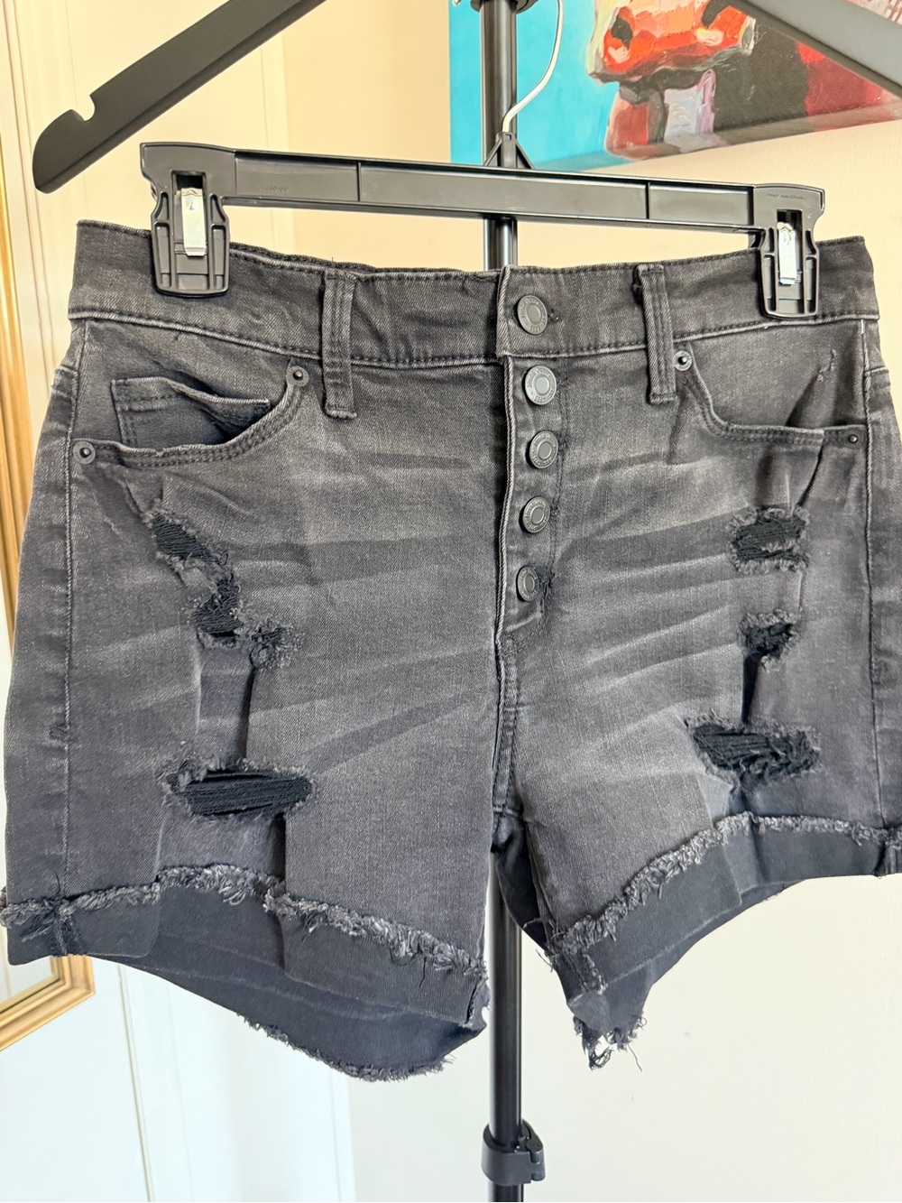 Women’s Mudd High-Rise Distressed Denim Shorts – Size 7